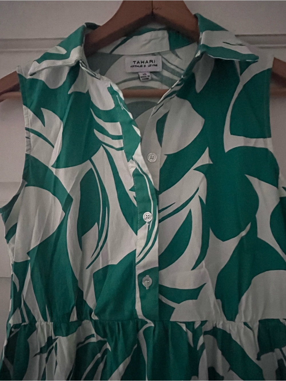 Tahari Sleeveless Green and White Button-Front midi dress